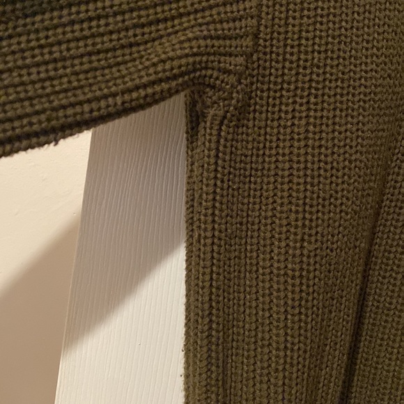 H&M Fisherman sweater in Green! ✨ - Picture 3 of 4